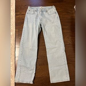 Abercrombie & Fitch Women’s light wash low rise baggy jeans size 6r/28